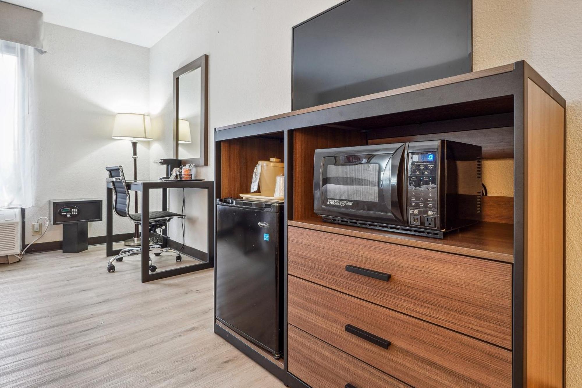 דוסונוויל Quality Inn & Suites מראה חיצוני תמונה