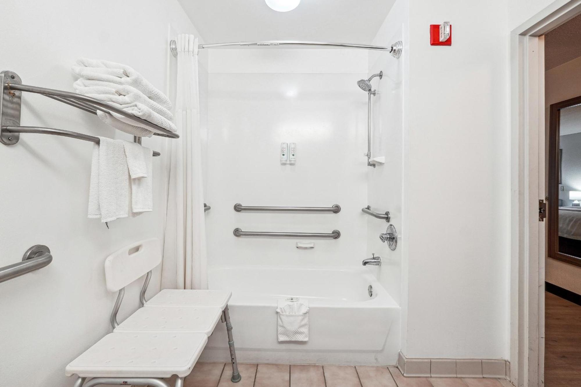 דוסונוויל Quality Inn & Suites מראה חיצוני תמונה