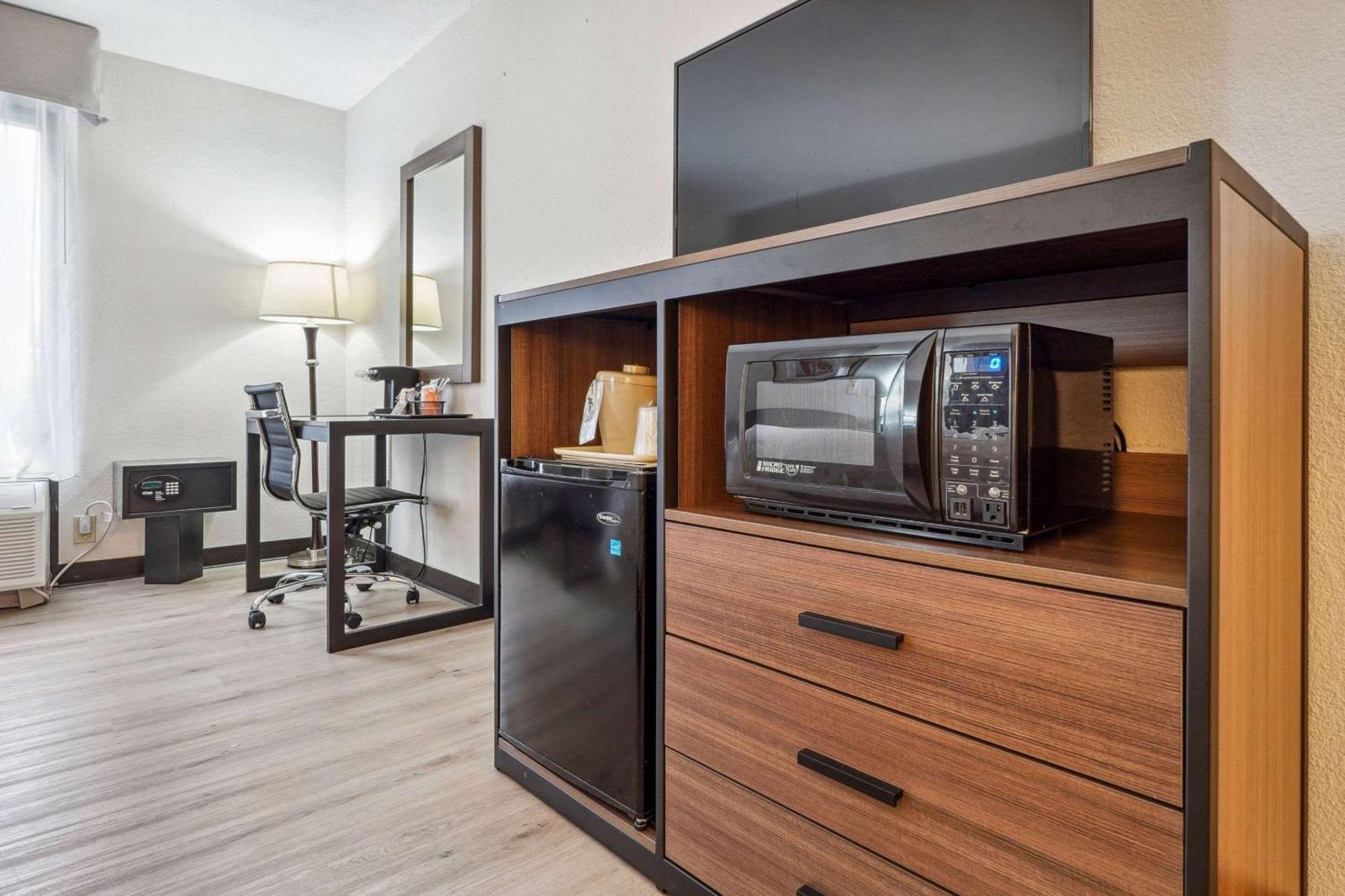 דוסונוויל Quality Inn & Suites מראה חיצוני תמונה