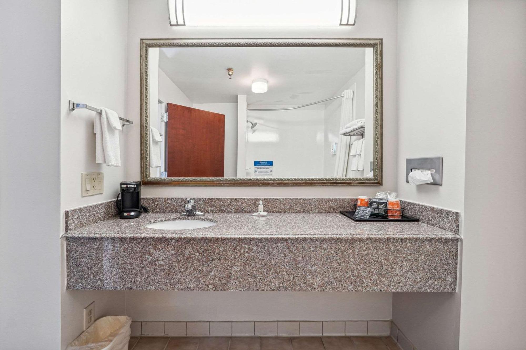 דוסונוויל Quality Inn & Suites מראה חיצוני תמונה