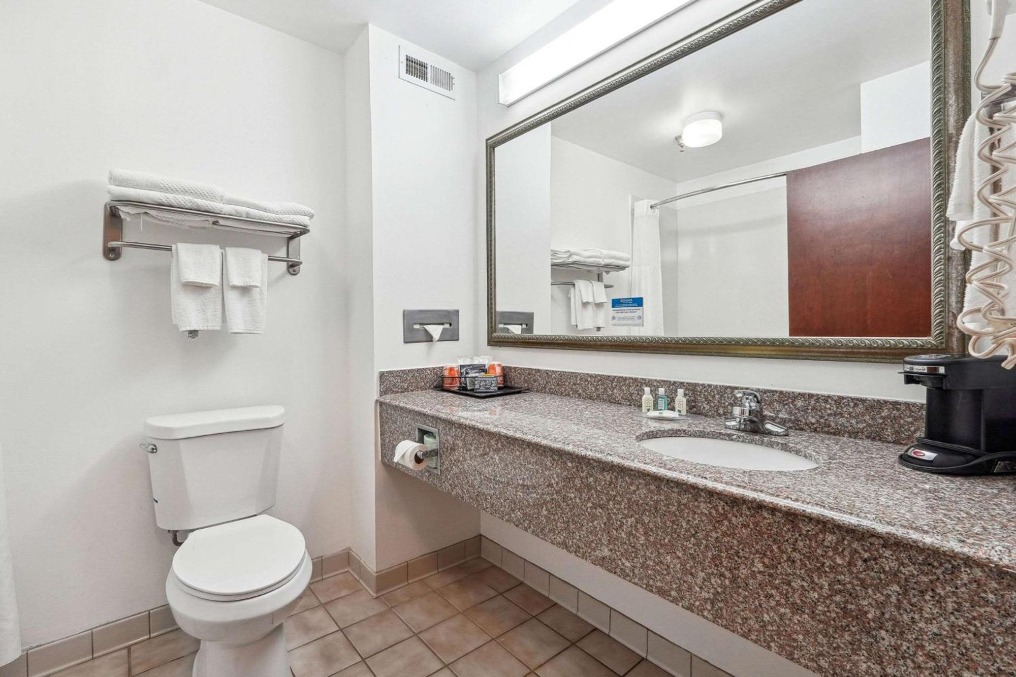 דוסונוויל Quality Inn & Suites מראה חיצוני תמונה