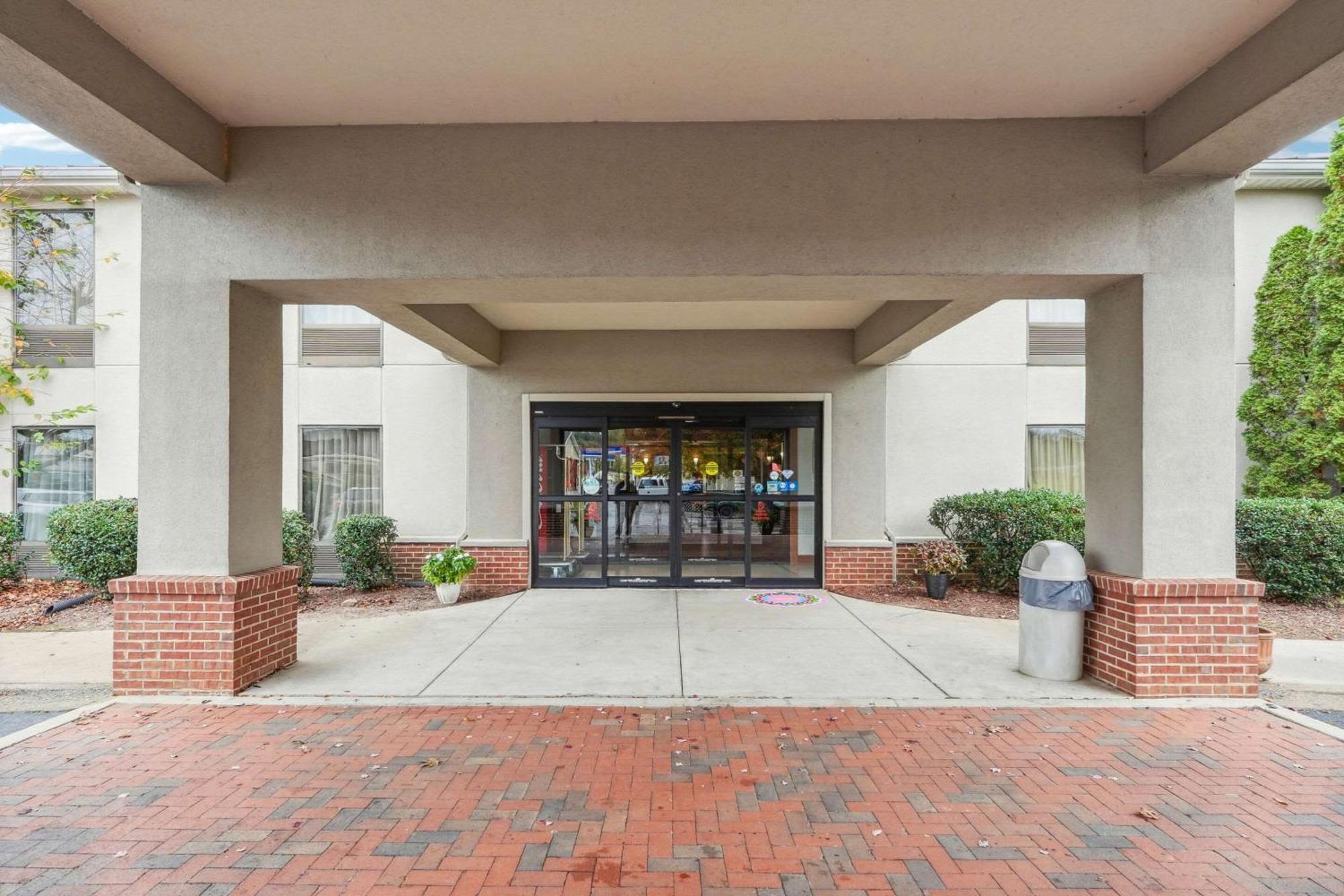דוסונוויל Quality Inn & Suites מראה חיצוני תמונה