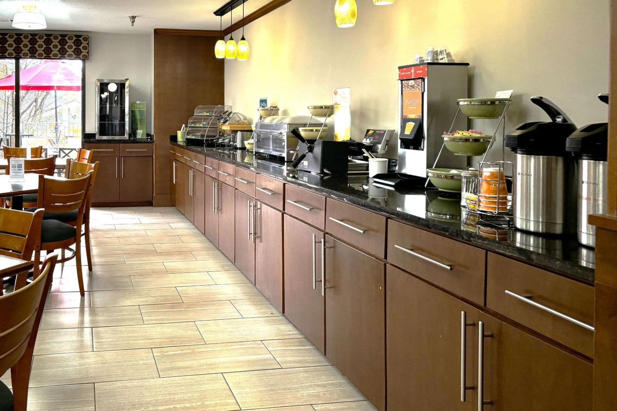 דוסונוויל Quality Inn & Suites מראה חיצוני תמונה