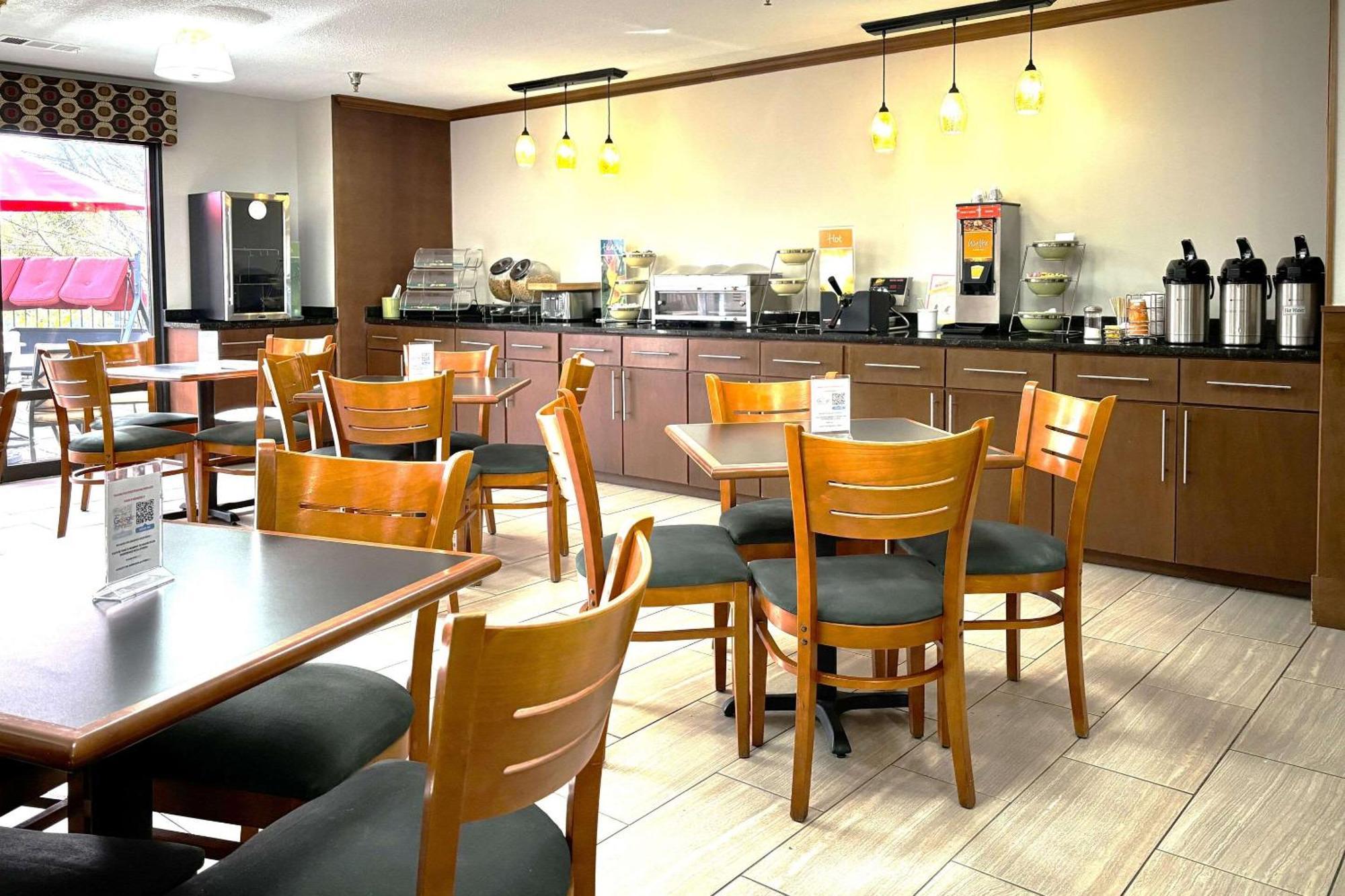 דוסונוויל Quality Inn & Suites מראה חיצוני תמונה