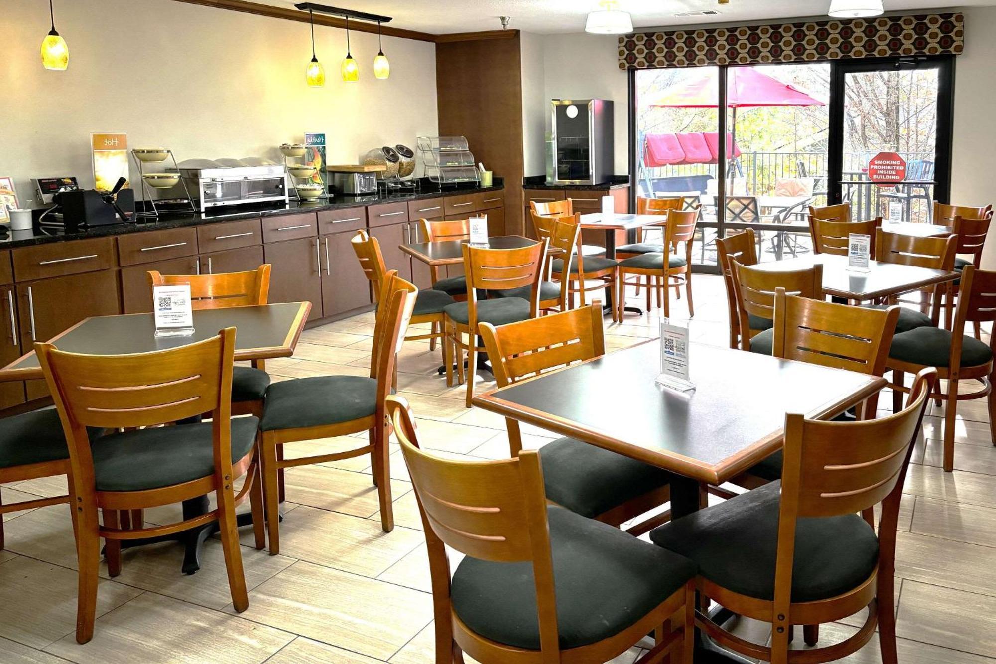 דוסונוויל Quality Inn & Suites מראה חיצוני תמונה