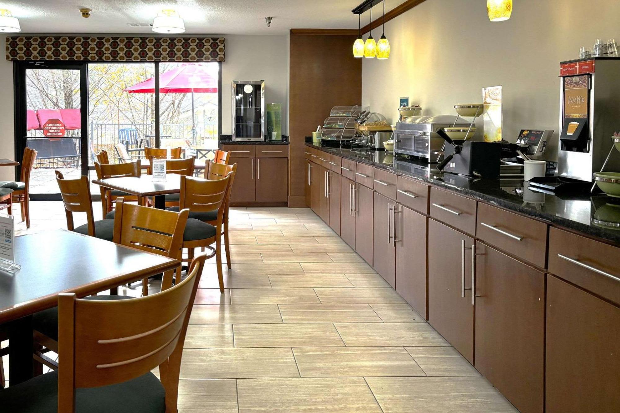 דוסונוויל Quality Inn & Suites מראה חיצוני תמונה